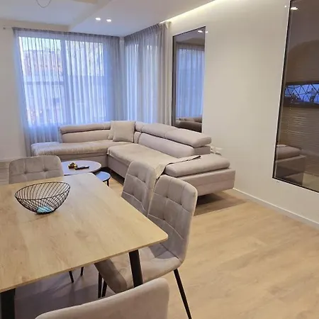 Arkle 4 * Tirana