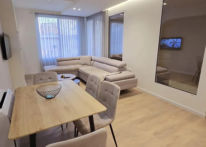 Arkle 4 * Tirana